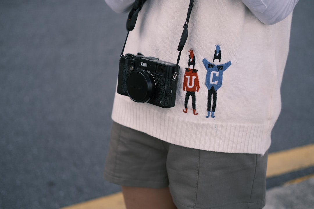 Outfit detection & tagging: how AI recognizes garments and details - turn photos into videos